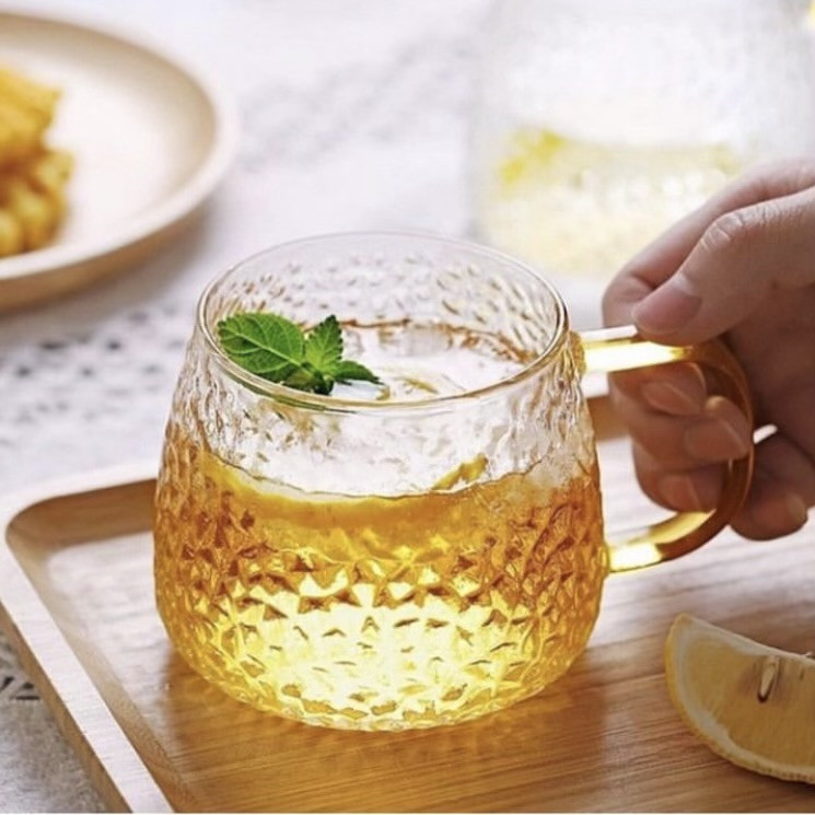 لیوان پیرکس دسته عسلی مدل برفی تپل